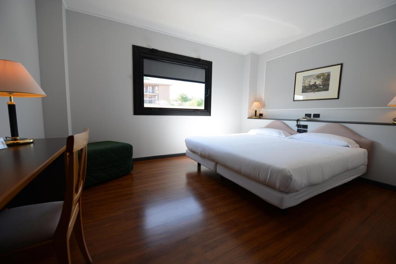 Hotel Mamiani & Relaxing Spa Urbino Szoba fotó